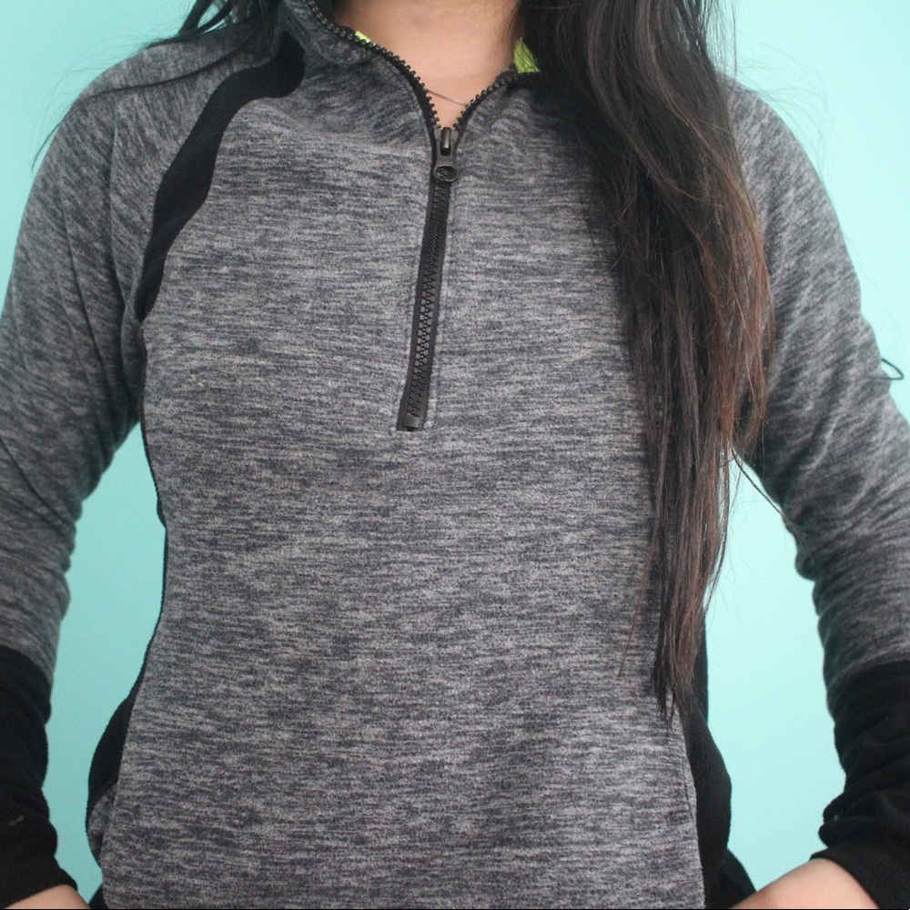 Work your booty off with this top warmer size S